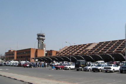 विमानस्थलमा रोकिएकामा खेलाडीको विरोध विमानस्थलमा रोकिएकामा खेलाडीको विरोध