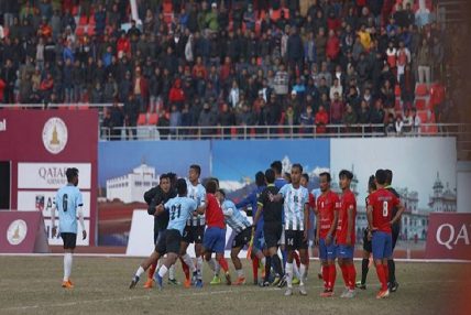 मैदानको झगडाले मछिन्द्र र मनाङका खेलाडीमाथि प्रतिबन्ध मैदानको झगडाले मछिन्द्र र मनाङका खेलाडीमाथि प्रतिबन्ध
