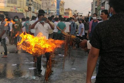 युवाहरुद्धारा खानेपानी मन्त्री विना मगरको पुत्ला दहन