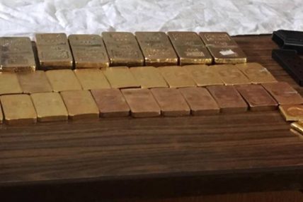 सुन तस्करी प्रकरणमा मुछिएका प्रहरी जवानको कोठामा भेटियो सुन सुन तस्करी प्रकरणमा मुछिएका प्रहरी जवानको कोठामा भेटियो सुन