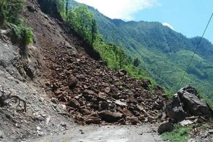 पहिरोले भीमफेदी–कुलेखानी सडक अवरुद्ध पहिरोले भीमफेदी–कुलेखानी सडक अवरुद्ध