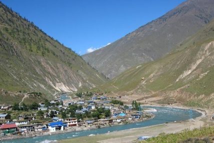 जहाँ विवाह पछि सबै दाजुभाइ सँग पालैपालो संभोग गर्नु पर्छ जहाँ विवाह पछि सबै दाजुभाइ सँग पालैपालो संभोग गर्नु पर्छ