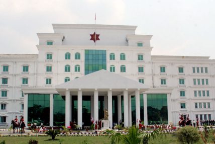 हेडक्वार्टरमा कार्यरत एक सैनिकले आफैंलाई गोली प्रहार गरी गरे आत्महत्या हेडक्वार्टरमा कार्यरत एक सैनिकले आफैंलाई गोली प्रहार गरी गरे आत्महत्या