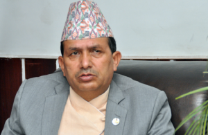 मन्त्री ढकालद्वारा अस्पतालका निर्देशकसँग छलफल