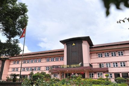 प्रहरीमा तत्काल ३० वर्षे सेवा अवधि कार्यान्वयन नहुने, सर्वोच्चबाट अन्तरिम आदेश प्रहरीमा तत्काल ३० वर्षे सेवा अवधि कार्यान्वयन नहुने, सर्वोच्चबाट अन्तरिम आदेश