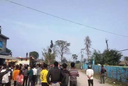ट्र्याक्टर चालकको मृत्युका कारण दुम्किवासमा तनाव, राजमार्ग अवरुद्ध ट्र्याक्टर चालकको मृत्युका कारण दुम्किवासमा तनाव, राजमार्ग अवरुद्ध