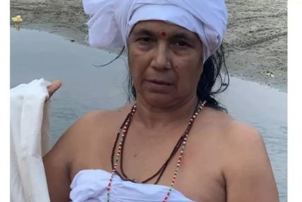 पतिको निधनपछि सिन्दूर–पोतेसहित घाटबाट फर्केर काजकिरिया पतिको निधनपछि सिन्दूर–पोतेसहित घाटबाट फर्केर काजकिरिया
