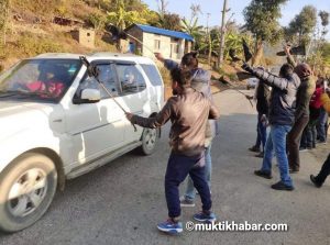 खानेपानी मन्त्री थापालाई जाजरकोटमा देखाए कालो झन्डा