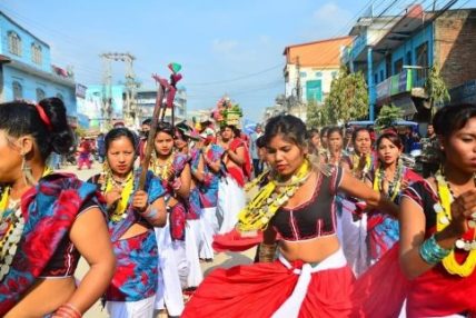 थारू समुदायले माघीपर्व मनाउँदै
