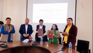 पुर्वमन्त्री डा. लामाको नेत्वृवमा सिन्धुपाल्चोकमा गुम्बा पुनर्निर्माण गर्न प्राधिकरण र निर्माण कम्पनी बिच सम्झौता सम्पन्न