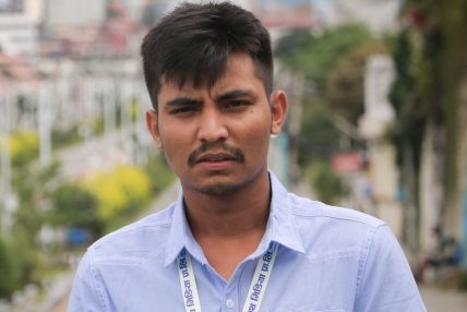 पत्रकार गणेश बिकमाथि प्रहरीको दुव्र्यहार पत्रकार गणेश बिकमाथि प्रहरीको दुव्र्यहार