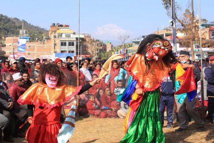 गाईजात्रा; थाकेको शरीरमा ऊर्जा भर्ने बागलुङको ‘लाखे नाच’