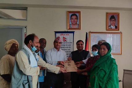 सीमामा जंगे पिलर राख्न माग गर्दै मुख्यमन्त्रीलाई ज्ञापनपत्र सीमामा जंगे पिलर राख्न माग गर्दै मुख्यमन्त्रीलाई ज्ञापनपत्र