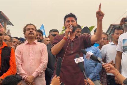 “गलत गर्नेलाई घण्टा बनेर कारबाही हुन्छ”-लामिछाने “गलत गर्नेलाई घण्टा बनेर कारबाही हुन्छ”-लामिछाने