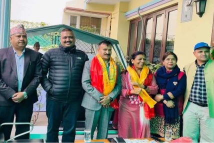 आइजीपीसँगै घुमेका पत्रकार भण्डारी फर्किँदा विमानस्थलबाटै पक्राउ आइजीपीसँगै घुमेका पत्रकार भण्डारी फर्किँदा विमानस्थलबाटै पक्राउ