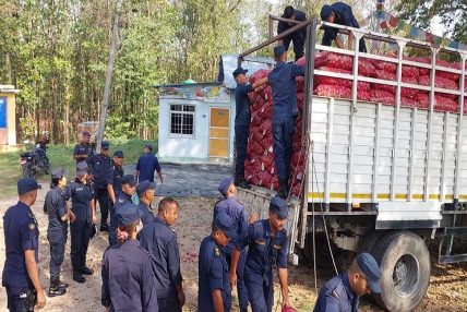 भन्सार छलेर ल्याएकाे एक करोड ५० लाख बढीकाे सामान बरामद भन्सार छलेर ल्याएकाे एक करोड ५० लाख बढीकाे सामान बरामद