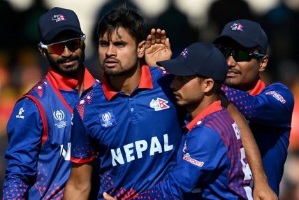 नेदरल्यान्ड्स विरुद्ध ब्याटिङ गर्दै नेपाल नेदरल्यान्ड्स विरुद्ध ब्याटिङ गर्दै नेपाल