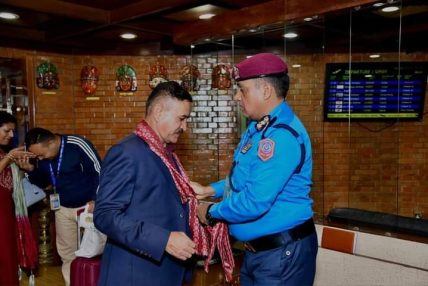प्रहरी महानिरीक्षक कुँवरको नेतृत्वमा चार सदस्यीय टोली बेलायतबाट स्वदेश फिर्ता