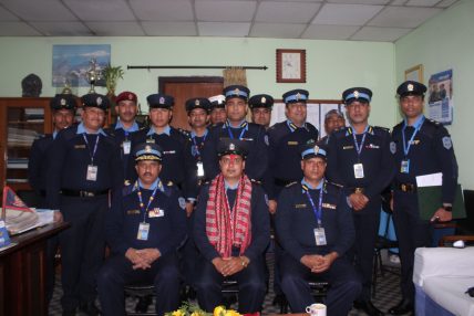 डीआईजी अर्जुन चन्द ठकुरीद्वारा दर्ज्यानी चिन्ह सुशोभन कार्यक्रम सम्पन्न