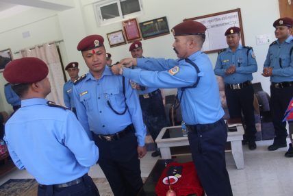प्रहरी नायव महानिरीक्षक बोहराद्धारा दर्ज्यानी चिन्ह सुशोभन कार्यक्रम सम्पन्न