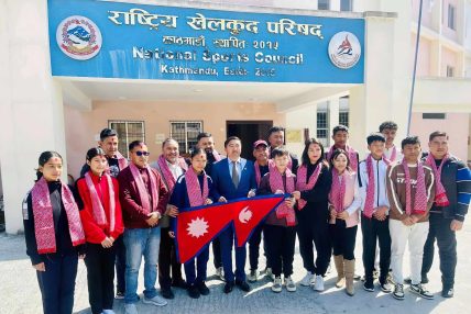 दक्षिण एसियाली रिजनल यु–१५ तथा यु–१७ जुनियर ब्याडमिन्टन प्रतियोगिताको लागी नेपाली टोली पाकिस्तान प्रस्थान गर्दै