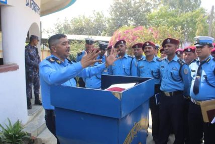 प्रहरी नायब महानिरीक्षक यज्ञ विनोद पोखरेलद्वारा जिल्ला प्रहरी कार्यलय सिरहाको निरीक्षण प्रहरी नायब महानिरीक्षक यज्ञ विनोद पोखरेलद्वारा जिल्ला प्रहरी कार्यलय सिरहाको निरीक्षण