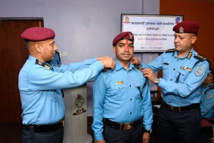 प्रहरी वरिष्ठ उपरीक्षक अरूण पौडेलको प्रमुख आतिथ्यतामा दर्ज्यानी चिन्ह सुशोभन कार्यक्रम सम्पन्न