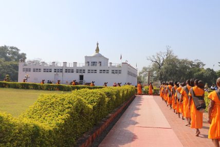 बुद्धजन्मस्थल लुम्बिनीबाट १२५० जनाको धम्मयात्रा शुरु बुद्धजन्मस्थल लुम्बिनीबाट १२५० जनाको धम्मयात्रा शुरु