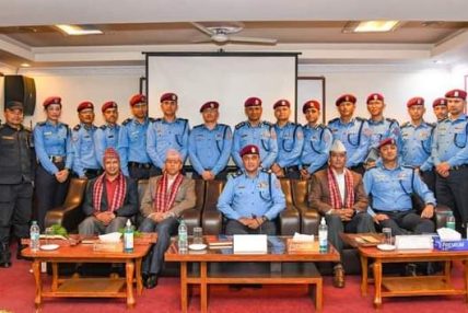 एआईजी भण्डारीद्वारा सरुवा भएका एसपीहरूलाई शुभकामना सहित बिदाई एआईजी भण्डारीद्वारा सरुवा भएका एसपीहरूलाई शुभकामना सहित बिदाई