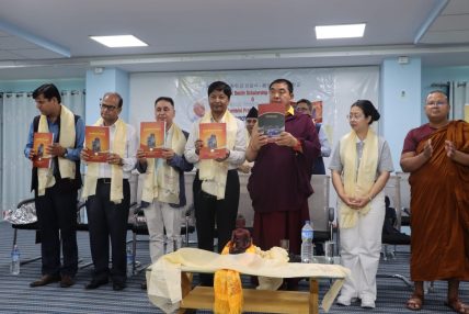 उपाध्यक्ष डा. लामा द्वारा ‘लुम्बिनी प्रवाह’ को विमोचन
