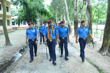 प्रहरी अतिरिक्त महानिरीक्षक भिम ढकालद्धारा कोशी प्रदेश प्रहरी तालिम केन्द्रको निरीक्षण (तस्वीरमा हेर्नुहोस्) प्रहरी अतिरिक्त महानिरीक्षक भिम ढकालद्धारा कोशी प्रदेश प्रहरी तालिम केन्द्रको निरीक्षण (तस्वीरमा हेर्नुहोस्)