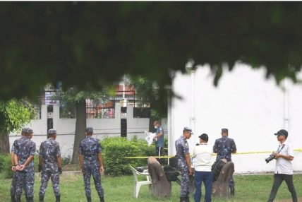 इन्गेजमन्ट गरेकी प्रेमिकाको बेवास्ता, ‘मर्छु’ भनेर भिडिओ कलपछि जवानद्धारा गोली हानी आत्महत्या इन्गेजमन्ट गरेकी प्रेमिकाको बेवास्ता, ‘मर्छु’ भनेर भिडिओ कलपछि जवानद्धारा गोली हानी आत्महत्या