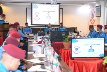आईजीपी कुँवरको प्रमुख आतिथ्यतामा “अप्रेशनल कमाण्ड तथा व्यवस्थापन” तालिम १५ औं समूहको अन्तरक्रिया सम्पन्न आईजीपी कुँवरको प्रमुख आतिथ्यतामा “अप्रेशनल कमाण्ड तथा व्यवस्थापन” तालिम १५ औं समूहको अन्तरक्रिया सम्पन्न