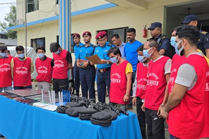 हेटौंडामा कार्यालय खोलेर अनलाइन ठगी, ९ जना भारतीय पक्राउ हेटौंडामा कार्यालय खोलेर अनलाइन ठगी, ९ जना भारतीय पक्राउ