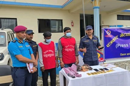मकवानपुर प्रहरीको सफलता : ८ किलो २४३ ग्राम सुनसहित दुई जना भारतीय पक्राउ