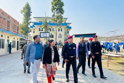 डिआईजी राजन अधिकारीद्वारा आसरा सुधार केन्द्र पानवारी धरानको निरीक्षण