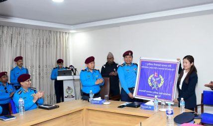 एआईजी टेक बहादुर तामाङको प्रमुख आतिथ्यतामा “मकालु हिमालमा फहराइएको ट्राफिक सन्देशमूलक ब्यानर