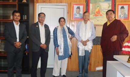 उपाध्यक्ष डा. लामा द्वारा श्रीलंकाका पूर्व विदेश मामिला मन्त्री पिरिसलाई गरे लुम्बिनीमा स्वागत उपाध्यक्ष डा. लामा द्वारा श्रीलंकाका पूर्व विदेश मामिला मन्त्री पिरिसलाई गरे लुम्बिनीमा स्वागत