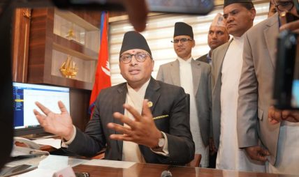 अर्थमन्त्री स्वर्णिम वाग्लेको पहिलो निर्णय: १५ ऐन खारेजी प्रक्रिया अघि बढ्ने, आर्थिक श्वेतपत्रका लागि कार्यदल गठन