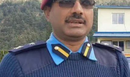 ललितपुर प्रहरी परिसरभित्रै ‘विद्रोह’ : डिएसपी द्वारिका घिमिरेको दादागिरीले सीमा नाघेपछि हवल्दारले लिए एक्सन !