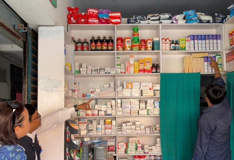 आमाको दूध प्रवर्द्धनका लागि सिद्धार्थनगरमा कडाइ: फार्मेसी र अस्पतालमाथि अनुगमन