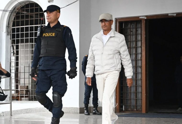 पूर्वगृहमन्त्री रमेश लेखकको बयान सुरु, ओलीको तयारी जारी