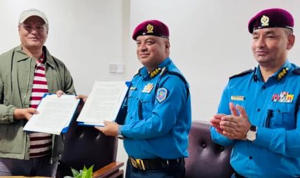 एआईजी ईश्वर कार्की र टोखा नगरपालिकाका मेयर बीच सि.सि.टि.भि. जडान गर्न समझदारी-पत्रमा हस्ताक्षर