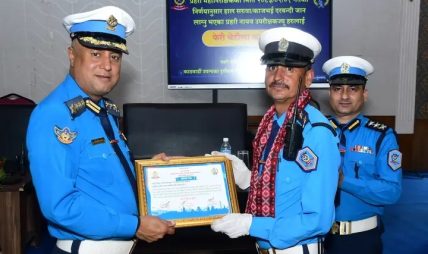 एसएसपी नवराज अधिकारीद्वारा वरिष्ठ सई सुशिलबाबु पोख्रेललाई प्रशंसा पत्रद्वारा विशेष सम्मान प्रदान