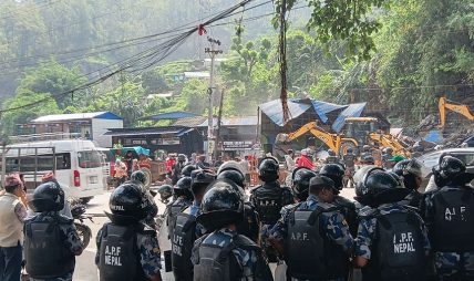 बाराको ३ नम्बर पुल क्षेत्रमा डोजर स्थानीयको आरोप “राज्यले दमन गर्‍यो”