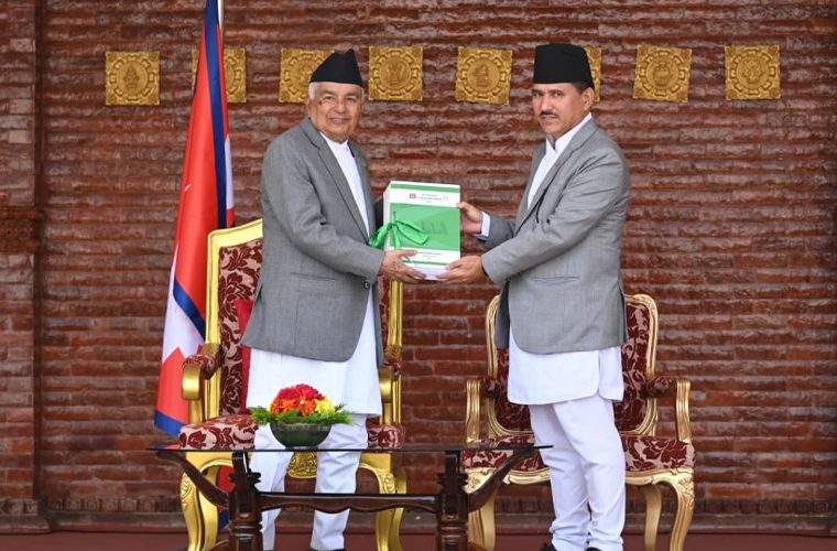 राष्ट्रपतिसमक्ष महालेखापरीक्षकको वार्षिक प्रतिवेदन पेश