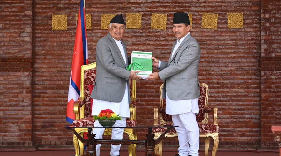 राष्ट्रपतिसमक्ष महालेखापरीक्षकको वार्षिक प्रतिवेदन पेश