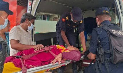 थापाथली बस्ती हटाउने क्रममा महिला बेहोस, बल्खुमा एक जनाको शव फेला