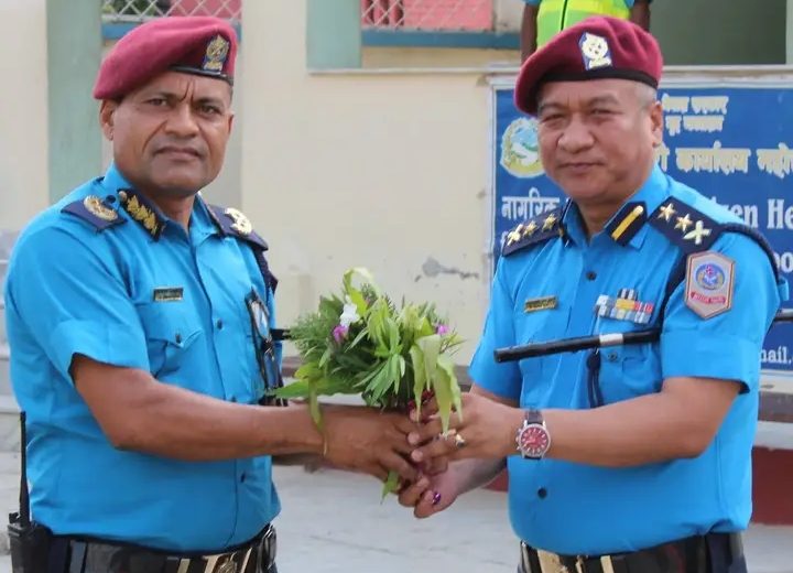डीआईजी गोविन्द थपलियाद्वारा जिल्ला प्रहरी कार्यालय महोत्तरीको निरीक्षण डीआईजी गोविन्द थपलियाद्वारा जिल्ला प्रहरी कार्यालय महोत्तरीको निरीक्षण