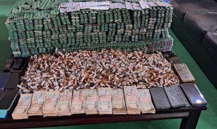 फार्महाउसको आवरणमा लागूऔषध कारोबार : १३ जना पक्राउ, ७ लाख नगद र २ लाखभन्दा बढी ट्रामाडोल क्याप्सुल बरामद फार्महाउसको आवरणमा लागूऔषध कारोबार : १३ जना पक्राउ, ७ लाख नगद र २ लाखभन्दा बढी ट्रामाडोल क्याप्सुल बरामद